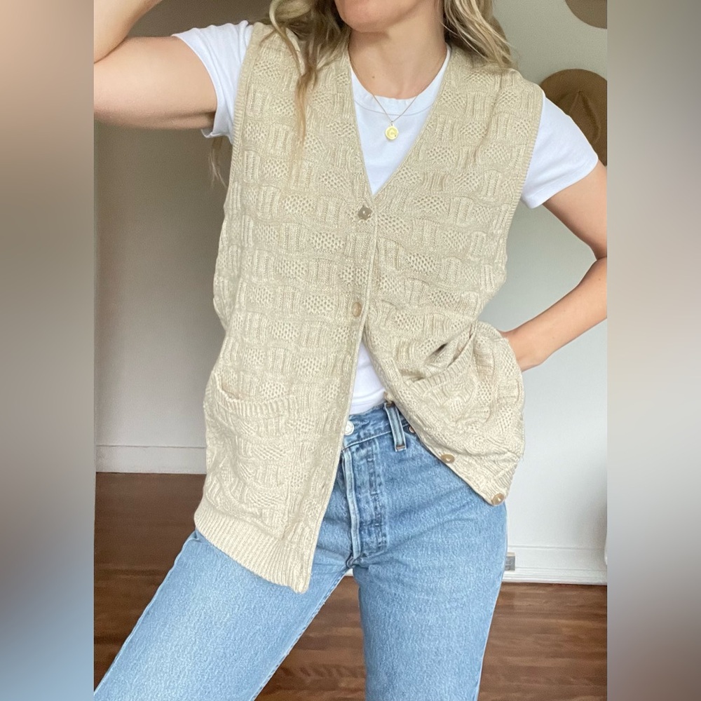 Sweater vest